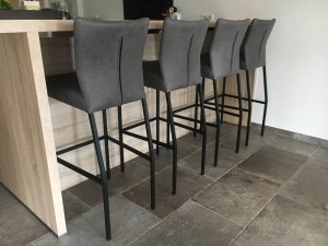Setvan4lerenbarstoelen-grijsleer-EchtleerModernontdekdeveleLeersoortenenKleurenbijShopX