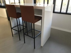 Setvan2lerenbarstoelen-bruinleer-EchtleerModernontdekdeveleLeersoortenenKleurenbijShopX