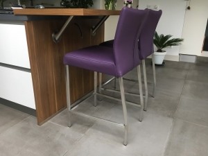 Setvan2lerenbarstoelen-paarsleer-EchtleerModernontdekdeveleLeersoortenenKleurenbijShopX