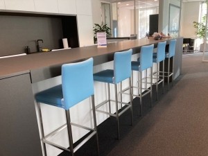 Setvan5lerenbarstoelen-blauwleer-EchtleerModernontdekdeveleLeersoortenenKleurenbijShopX