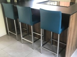 Setvan3lerenbarstoelen-blauwleer-EchtleerModernontdekdeveleLeersoortenenKleurenbijShopX