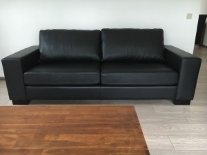 Leren3-zitsbankmethoutenpoten-zwartleer-EchtleerModernontdekdeveleLeersoortenenKleurenbijShopX