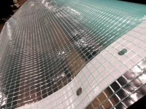 Gewapendgroenplasticfoliedoorzichtigkastransparant2mbreedprijsisperstrekkendemeter-Warentuinmix