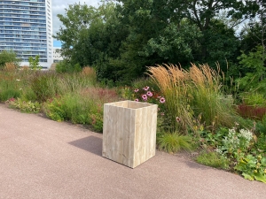 RobuustesteigerhoutenbloembakLoris