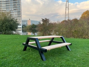 DouglaspicknicktafelNicolai