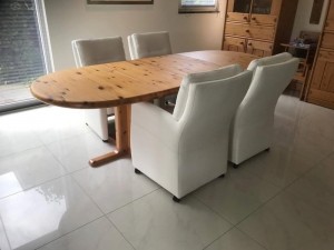Setvan4lereneetkamerfauteuils-metarmleuningenwieltjes-witleer-EchtleerLandelijkontdekdeveleLeersoortenenKleurenbijShopX