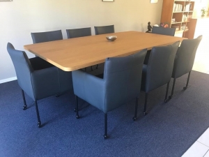 Setvan8lerenkuipeetkamerstoelen-metwieltjes-blauwleer-EchtleerModernontdekdeveleLeersoortenenKleurenbijShopX