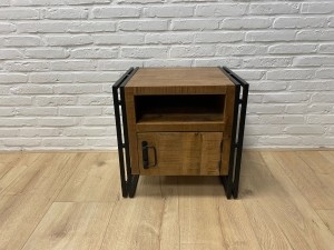 MangohoutennachtkastjeVisemetstaalendeur