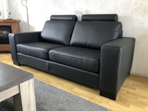 Leren25-zitsbankmethoofdsteunenenhoutenpoten-zwartleer-EchtleerModernontdekdeveleLeersoortenenKleurenbijShopX