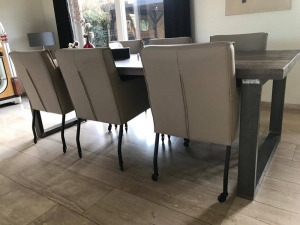 Setvan6lereneetkamerstoelen-metarmleuningenwieltjes-bruinleer-EchtleerModernontdekdeveleLeersoortenenKleurenbijShopX