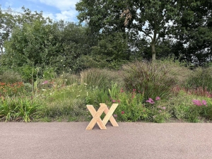 DouglashoutenXmodelbankje