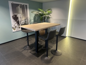 EikenhoutenstatafelBiltmetstalenonderstel