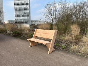 DouglashoutentuinbankjeBaris