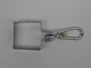 Schommelringvierkantverzinkt90x90mmmetkarabijnhaakHermic-Hermic