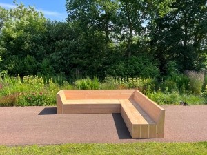 DouglasloungebankAlice