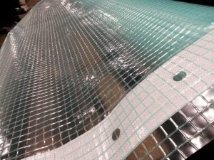 Gewapendgroenplasticfoliedoorzichtigkastransparant2mbreedprijsisperstrekkendemeter-Warentuinmix