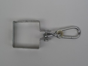 Schommelringvierkantverzinkt90x90mmmetkarabijnhaakHermic-Hermic