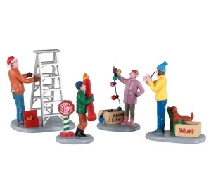 Gettingreadytodecoratesetof4-Lemax