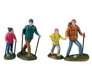 FatherAndDaughterHikers12x4x23cm4stKersthuisjeLEMAX-Lemax
