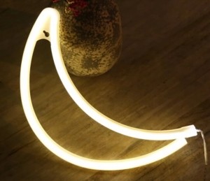 LEDNeonWandlampMaanOpBatterijenenUSB30x19x2cmWarmWit