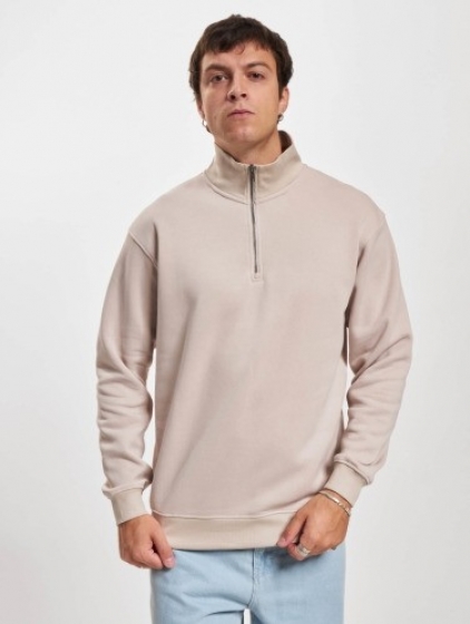 JackJonestruiBradleyinbeige