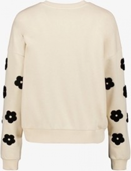 TwoDaybeigesweatermetgeborduurdemouwen