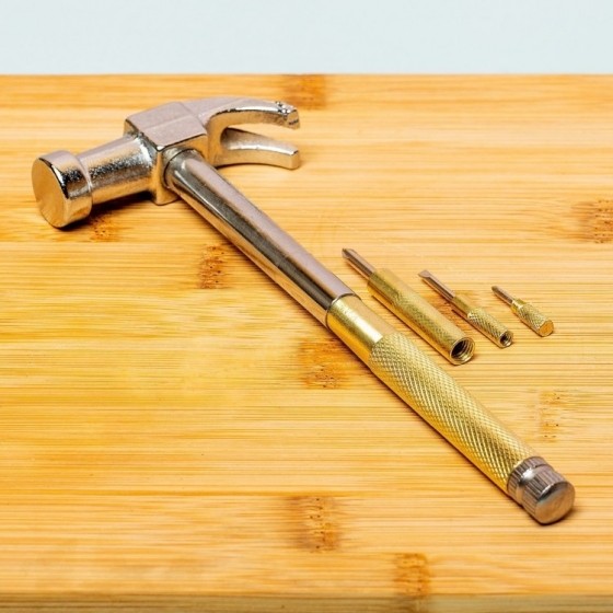 HandyHammerMultitoolMetSchroevendraaiers