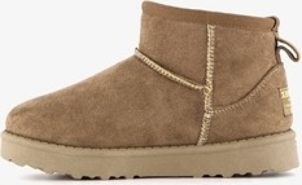 Braqeezgevoerdemeisjeslaarsjestaupe