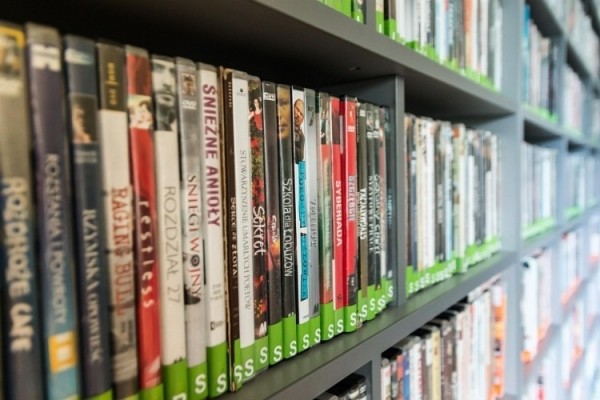 Dvd uitverkoop aanbiedingen met korting? Bekijk ze